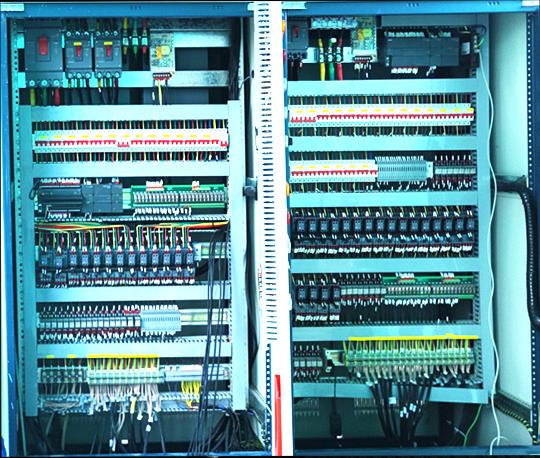 Control cabinet shown in existing Huakong brand material